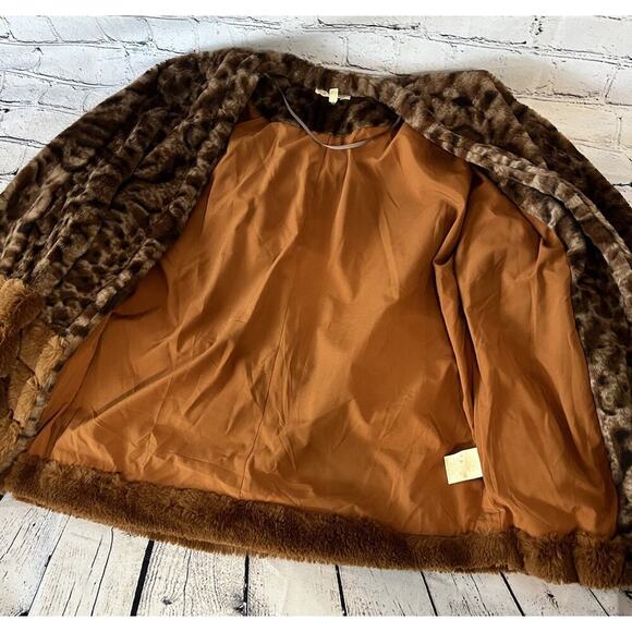 Mystree Monticello Faux Jacket MEDIUM Leopard Print Cozy Soft Mob Wife Old Money - Picture 6 of 9